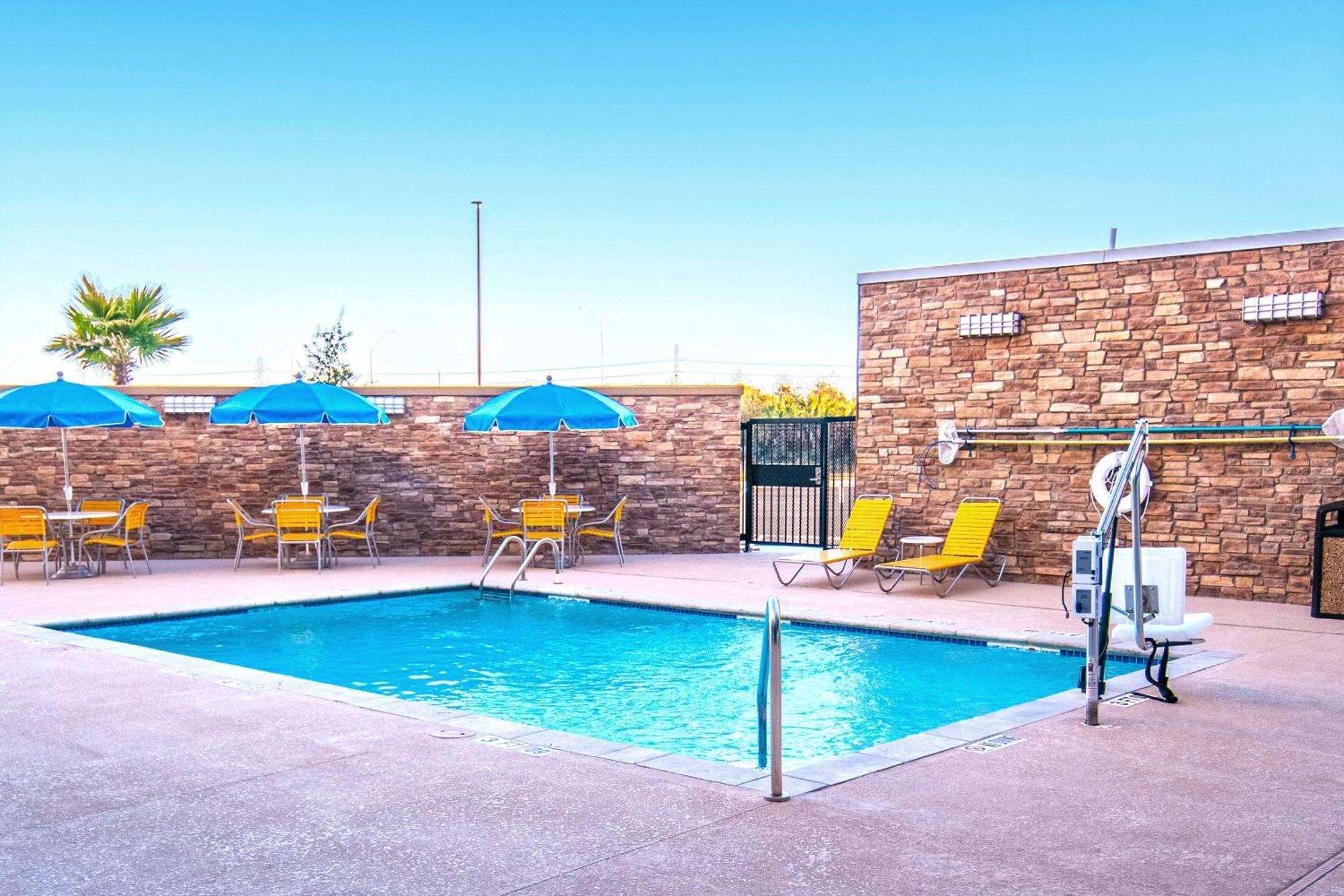 Fairfield Inn & Suites By Marriott San Antonio Brooks City Base מראה חיצוני תמונה